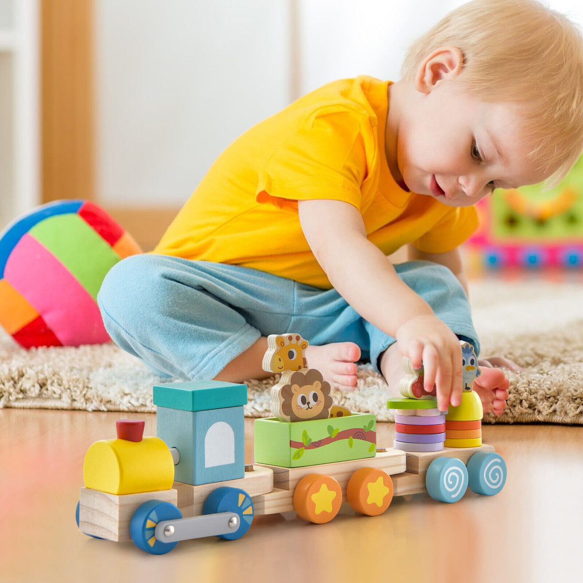 Wooden Stackable Train Set with Animal Toys & Locomotive C387023